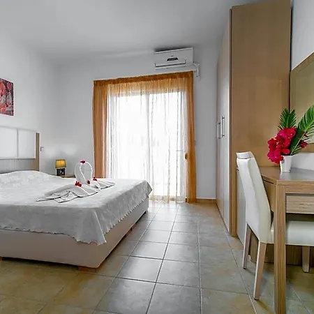 Gennadi Gardens & Hotel 3*