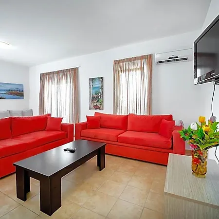 Gennadi Gardens & Hotel 3*
